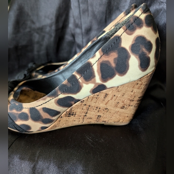 Wedge heels by Rampage, sz 10 - leopard, cork, and bows - Picture 4 of 5